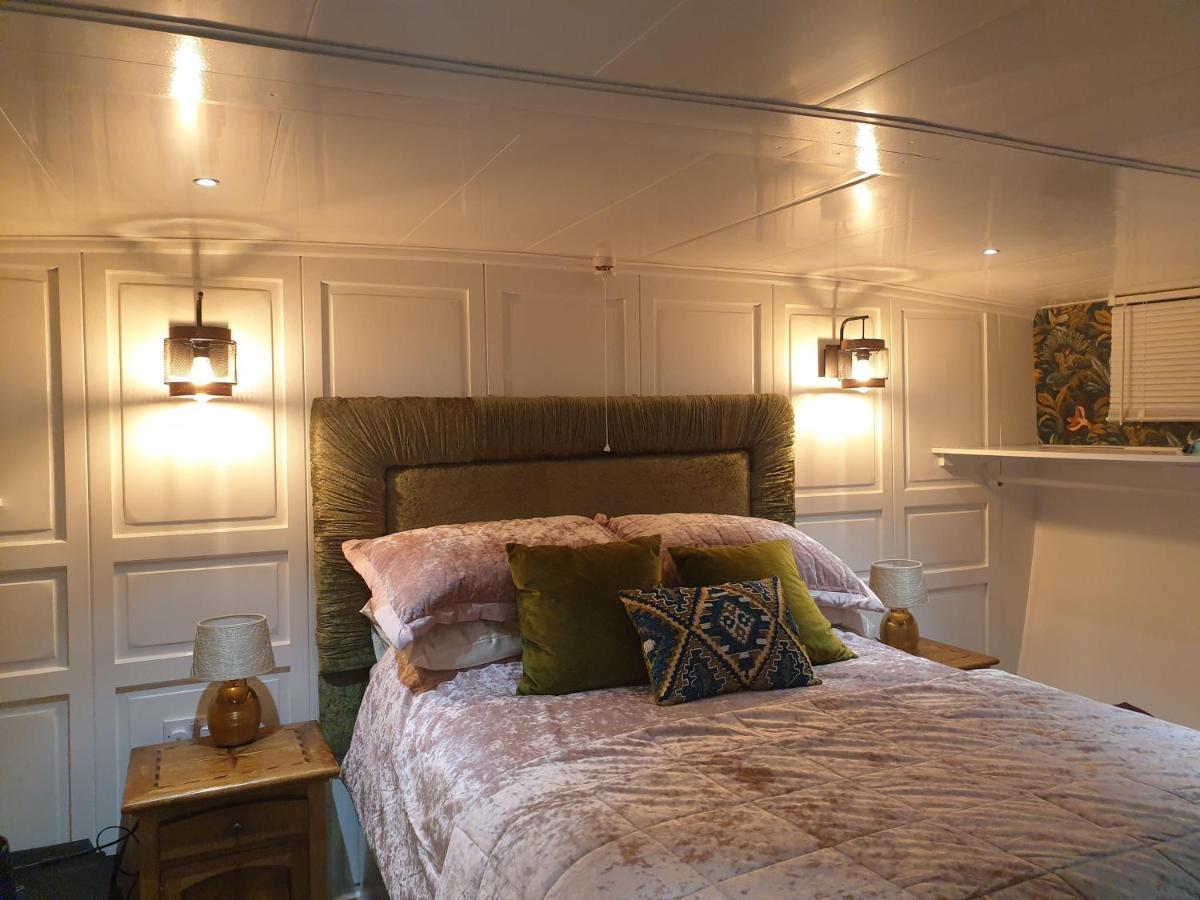 Jasmine Coral Jay Boutique Boatel Ocean Village Gibraltar Exterior photo